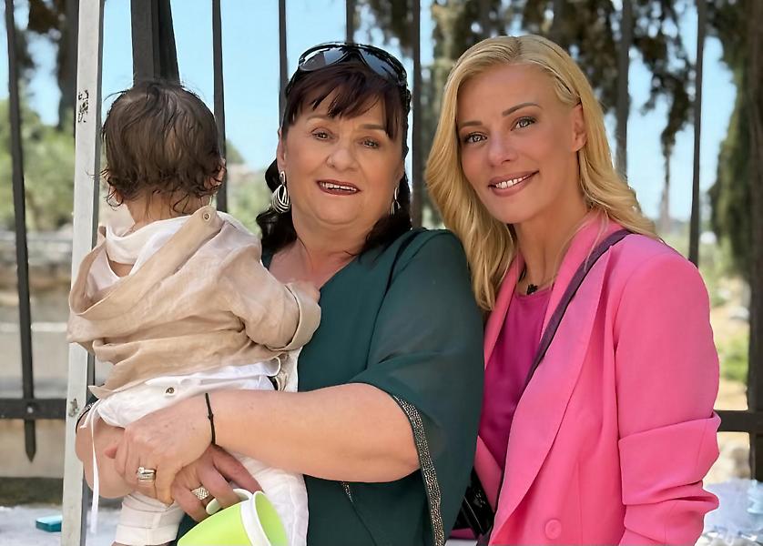 Ζέτα Μακρυπούλια: Τα καρέ από τη βάπτιση του μικρού της ανιψιού