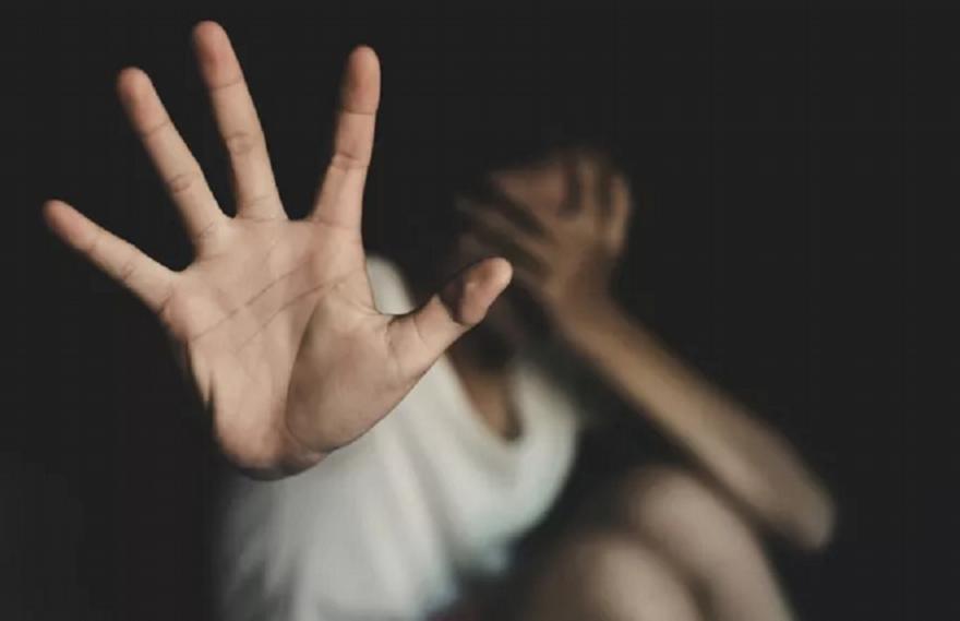 Κρήτη: 24χρονος επιτέθηκε και δάγκωσε τη σύντροφό του ενώ εκαναν διακοπές