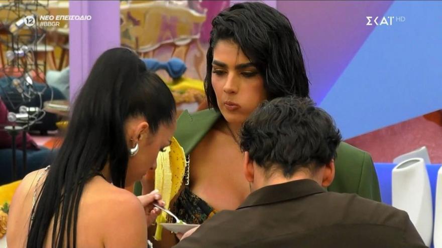 Big Brother: Η Ζωή είπε ψέματα πως στραμπούληξε το πόδι της για να μη σηκωθεί να χαιρετίσει τη Διονυσία