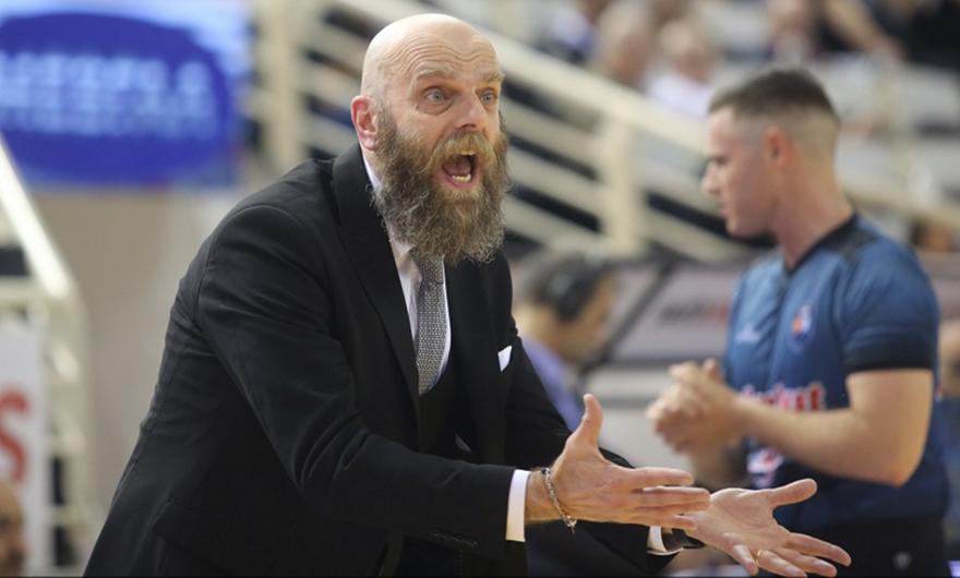 Καντσελιέρι για το μέλλον του: «Να βάλουμε μια καμινάδα να δούμε αν θα βγάλει λευκό ή μαύρο καπνό»