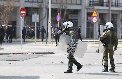 Έφοδος της αστυνομίας σε 27 σπίτια στη Θεσσαλονίκη για τη σύλληψη μελών ακροδεξιών οργανώσεων