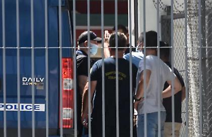 Στη φυλακή οι δύο άντρες που επιτέθηκαν με τσεκούρι σε ντελιβερά στα Χανιά