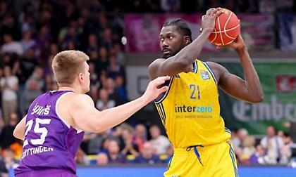 Έριξε κατοστάρα κι ανέβηκε εξάδα η Άλμπα