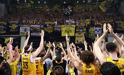 Ντελίριο στη SUNEL Arena, ο κόσμος της ΑΕΚ έτοιμος για τον ημιτελικό!