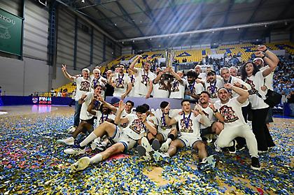 Εικόνες από το «Γιάννης Μπουρούσης» μετά την ιστορική άνοδο της Μυκόνου