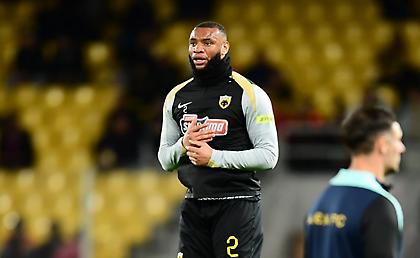 Πέταξε για Θεσσαλονίκη η ΑΕΚ - Με την αποστολή και ο τιμωρημένος Μουκουντί