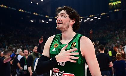 Όσμαν για το σύνθημα στα ελληνικά: «Ανατριχιάζω βλέποντας το βίντεο - Ήμουν πολύ συγκινημένος ακούγοντας το όνομά μου»