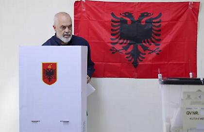 Tέταρτη θητεία διεκδικεί ο Ράμα - Ο Μπερίσα αμφισβητεί τα exit poll που τον δείχνουν 2ο