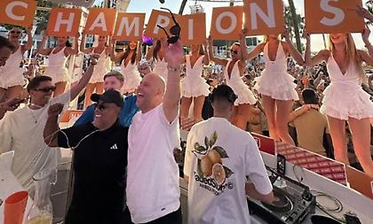 Στην Ίμπιζα για να διασκεδάσει ως Πρωταθλητής ο Σλοτ!