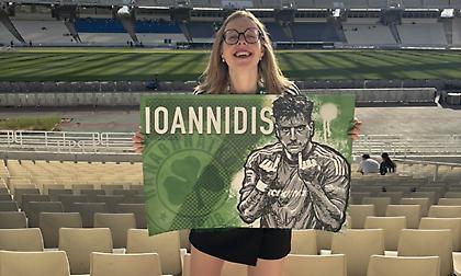 Θαυμάστρια του Ιωαννίδη από το Βέλγιο πήγε στο ΟΑΚΑ με πλακάτ αλλά έμαθε πως ήταν εκτός αποστολής