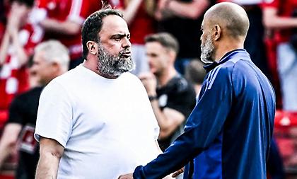 «Γι' αυτό είναι πλούσιος»: Οι αντιδράσεις γι' αυτό που κρατούσε ο Μαρινάκης στο χέρι του στο περιστατικό με τον Νούνο