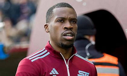 Ο Κουτέσα με τη φανέλα της ΑΕΚ στην OPAP Arena