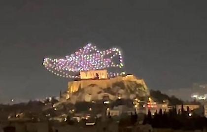 ΥΠΠΟ: «Μηνύσεις κατά παντός υπευθύνου» για το σόου με drones πάνω από την Ακρόπολη