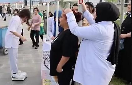 Οι Τούρκοι έβγαλαν τις ζυγαριές στους δρόμους: Μετράνε δημοσίως τους υπέρβαρους πολίτες