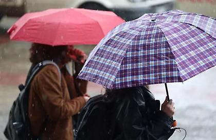 Καιρός: Βροχές και καταιγίδες σήμερα - Πτώση της θερμοκρασίας στα βόρεια, άνοδος στα νότια