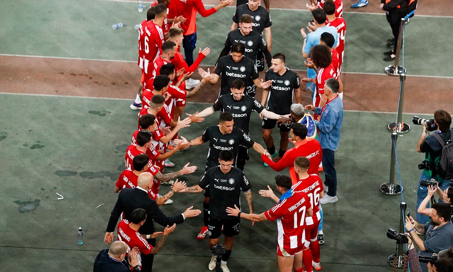 ΟΦΗ-Ολυμπιακός 0-2: Pasillo από τους νταμπλούχους στους Κρητικούς