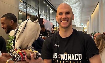 Έφτασε στο Άμπου Ντάμπι η Μονακό - Η τελετή υποδοχής και το... γεράκι του Καλάθη