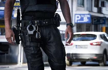 Συνελήφθησαν 13χρονος και 16χρονος για ληστείες στον Πειραιά – Άρπαζαν αλυσίδες από ανήλικους