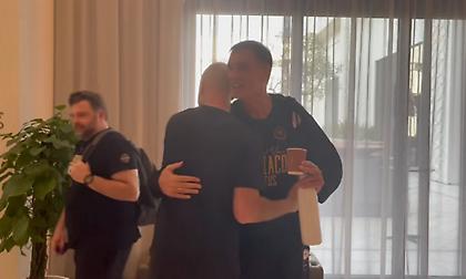 Η θερμή αγκαλιά των Μπαρτζώκα και Σπανούλη στο ξενοδοχείο του Άμπου Ντάμπι!