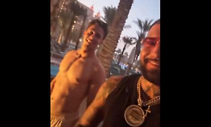 Μπάμπης Κωστούλας και Snik μαζί στο Άμπου Ντάμπι για τον Ολυμπιακό!