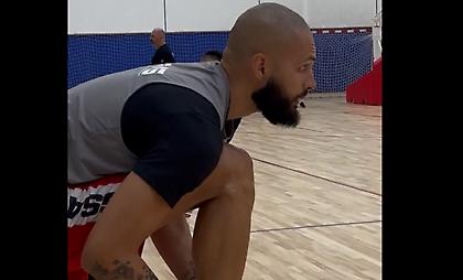 Πλάνα από την πρώτη προπόνηση του Ολυμπιακού στο Αμπού Ντάμπι