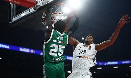 Ο Ναν παρέλαβε το βραβείο για το… μαγικό κάρφωμα κόντρα στη Ρεάλ