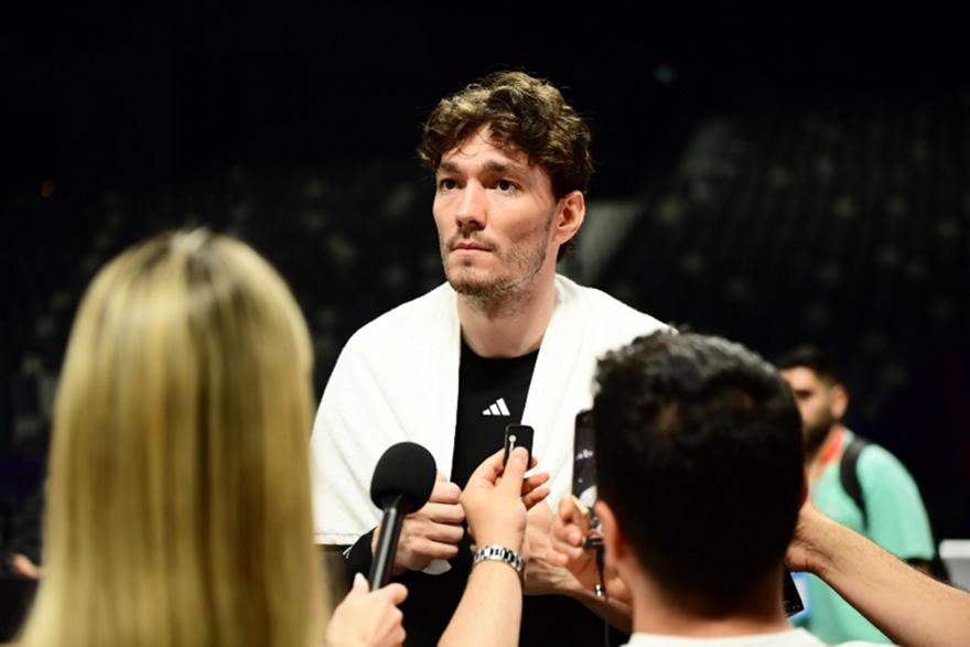 Όσμαν: «Θα είμαι πιο γρήγορος τώρα που… κουρεύτηκα και τόσο καυτός όσο η ατμόσφαιρα στο Άμπου Ντάμπι»!