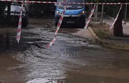 Άνοιξε ο δρόμος στην οδό Μιαούλη μετά τη θραύση αγωγού στο Μοσχάτο