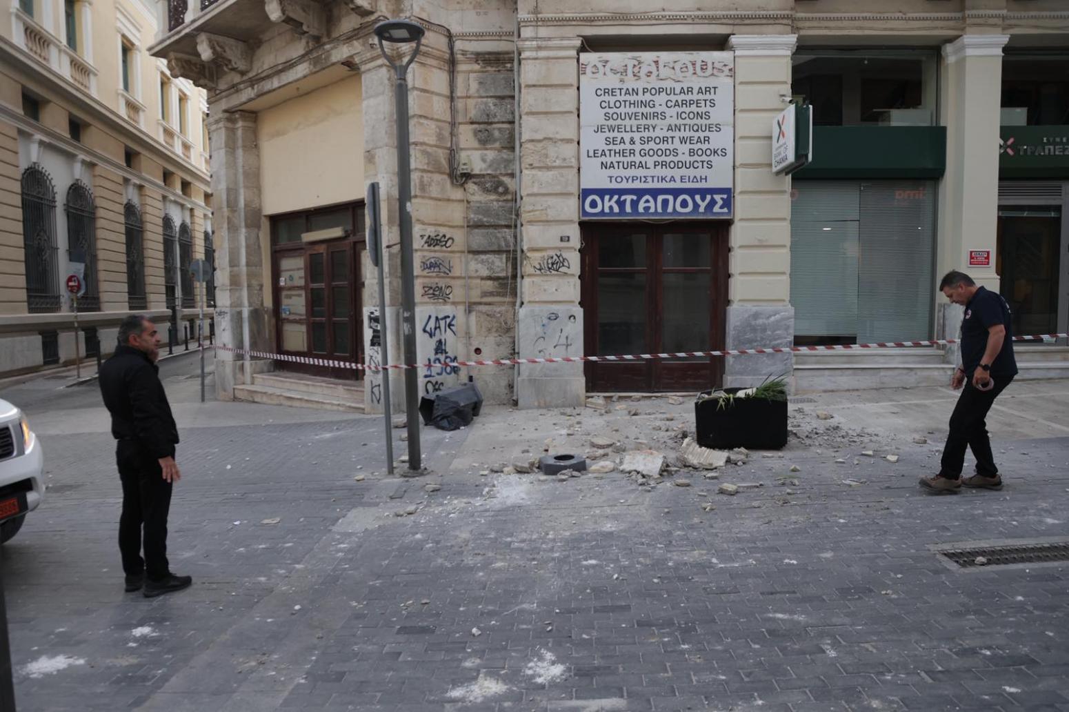 ΒΙΝΤΕΟ: Η στιγμή του σεισμού στην Κρήτη – Προϊόντα έπεσαν από σούπερ μάρκετ