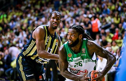 Ντέιβις: «Πρέπει να χαρούμε τώρα, αλλά από αύριο συγκεντρωνόμαστε στον τελικό»