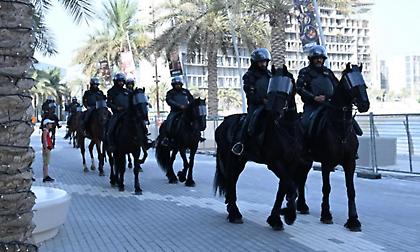 Πάνω σε άλογα οι δυνάμεις ασφαλείας στο Άμπου Ντάμπι