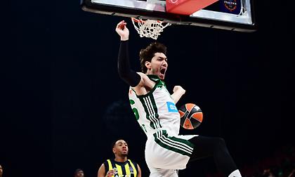 Κλέψιμο και τρομερό slam dunk από τον Όσμαν στο πρώτο καλάθι του ημιτελικού!