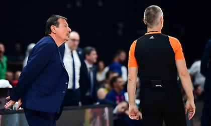 Έξαλλος Αταμάν για φάουλ που δεν δόθηκε στον Γκραντ, δέχθηκε την τεχνική ποινή