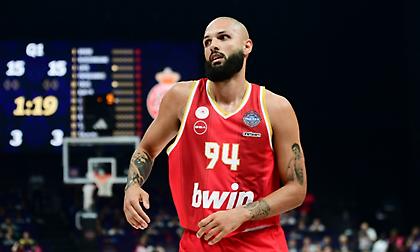 Μπήκε ζεστός ο Φουρνιέ κόντρα στη Μονακό - Φοβερό τρίποντο μπροστά στον Μπλόσομγκεϊμ