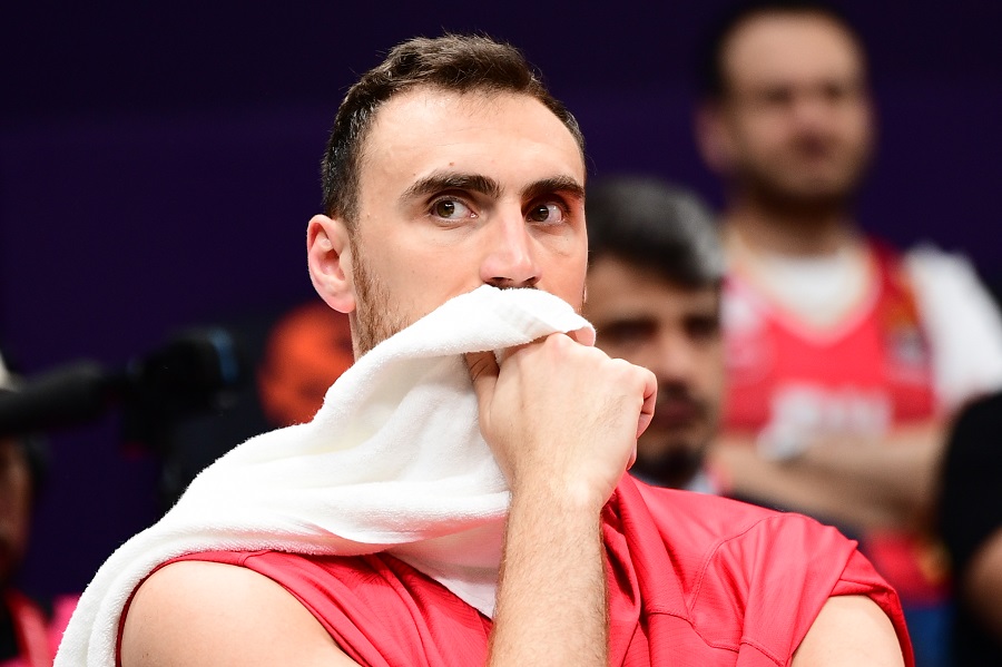 Olympiacos: Fournier broke out in tears, Spanoulis comforted him!