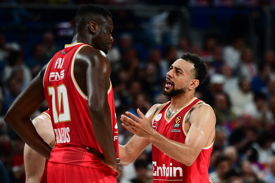 Ο Ολυμπιακός χρειάζεται αναδόμηση, ο Παναθηναϊκός μερεμέτια