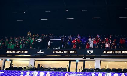 Πανζουρλισμός: Οι οπαδοί του Ολυμπιακού και του Παναθηναϊκού… ούρλιαζαν συνθήματα για να καλύψουν ο ένας τον άλλον!