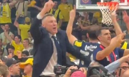 Η βραδιά του Σάρας: Ο Γιασικεβίτσιους... κοπανιέται σε ρυθμούς «Freed from Desire»!