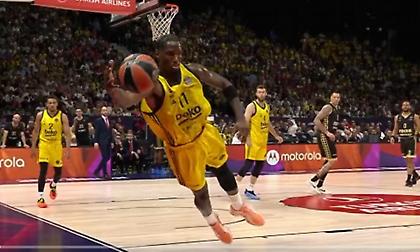 «Αυτό που χρειάζεσαι σε έναν τελικό»: Η Ευρωλίγκα αποθέωσε τη βουτιά του Χέιζ-Ντέιβις