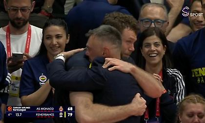 Η εικόνα του τελικού: Αγκαλιάστηκαν κλαίγοντας με λυγμούς Μέλι και Γιασικεβίτσιους πριν καν λήξει το ματς!