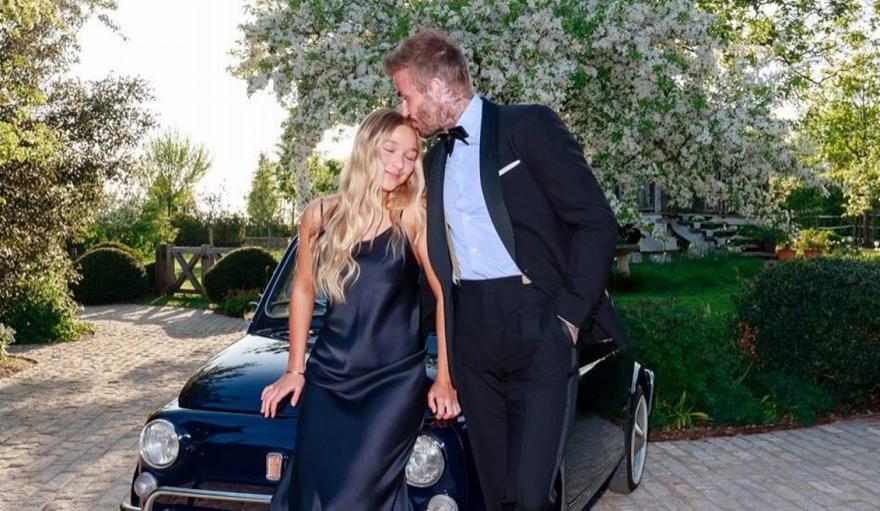 Daddy's girl! Ο David Beckham άφησε την Harper να τον βάψει!