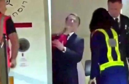 Η Μπριζίτ χαστούκισε τον Μακρόν μπροστά στις κάμερες - Δείτε τα βίντεο