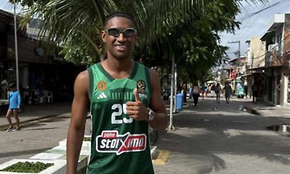 Διακοπάρει στην πατρίδα του με φανέλα Ναν ο Τετέ