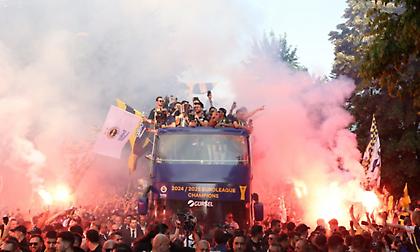 Παρέλασε για το δεύτερο αστέρι μέσα σε χαμό το πούλμαν της Φενέρμπαχτσε!