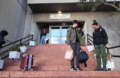 Οι μαθητές στο Κυπαρίσσι Λακωνίας αποχωρίζονται τις οικογένειές τους κάθε Δευτέρα