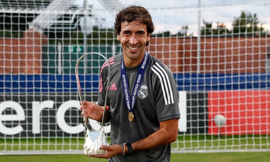 Τίτλοι τέλους για τον Ραούλ στη Ρεάλ Μαδρίτης: Aποχωρεί από τον πάγκο της Castilla Τίτλοι τέλους για τον Ραούλ στη Ρεάλ Μαδρίτης: Aποχωρεί από τον πάγκο της Castilla