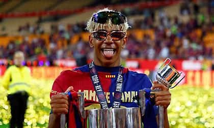 Στα γραφεία της Μπαρτσελόνα ο Γιαμάλ για να υπογράψει το νέο του συμβόλαιο