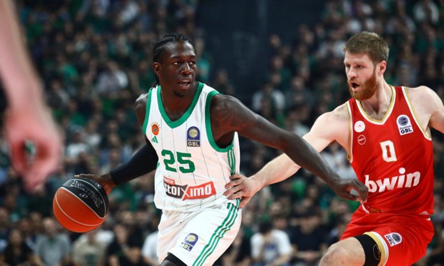 Το Game 1 των τελικών του πρωταθλήματος: Παναθηναϊκός-Ολυμπιακός (4η περίοδος)