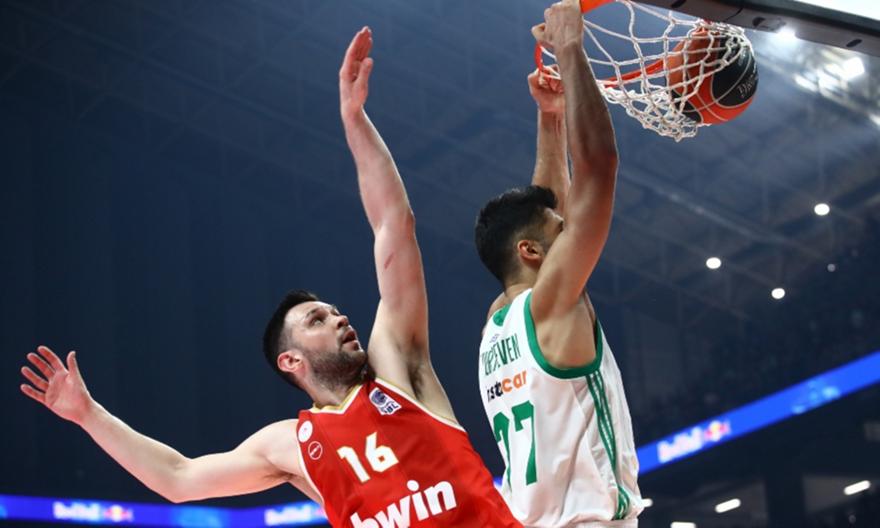 Το απίθανο alley oop κάρφωμα του Γιούρτσεβεν που έβαλε στο... καλάθι τον Παπανικολάου!