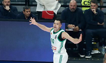 Ο Σλούκας ξεσηκώνει τον κόσμο του Παναθηναϊκού μετά από 5 σερί πόντους και συνεχόμενες καλές άμυνες